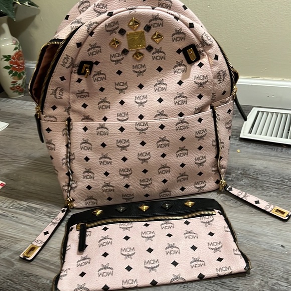 MCM large backpacks with detachable front pockets and use as crossbody bags.. - Picture 11 of 12